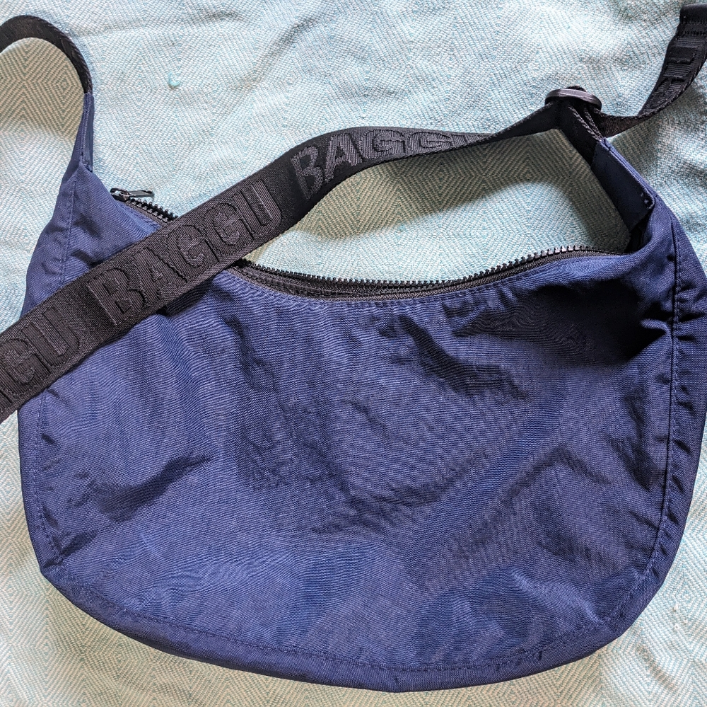 Baggu Navy Medium Crossbody Bag (37.5" Strap)